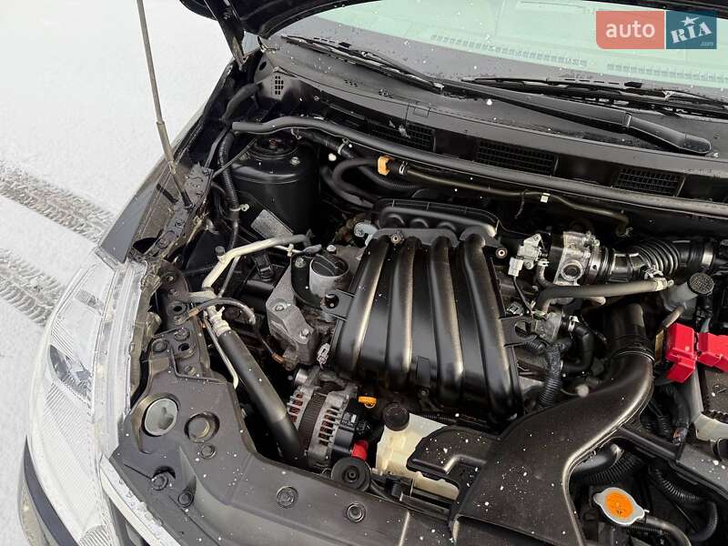 Седан Nissan TIIDA 2008 в Киеве