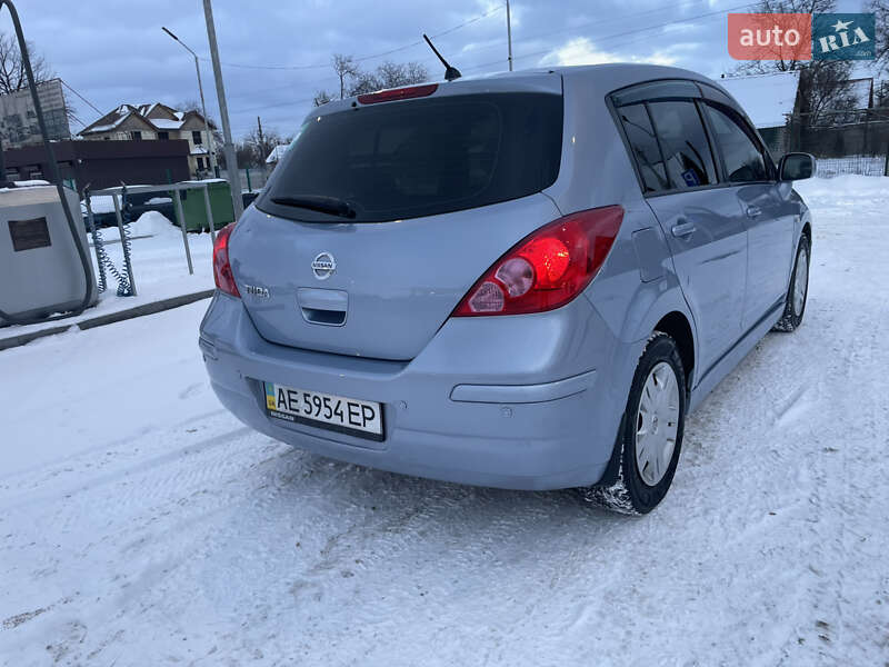 Хетчбек Nissan TIIDA 2011 в Дніпрі