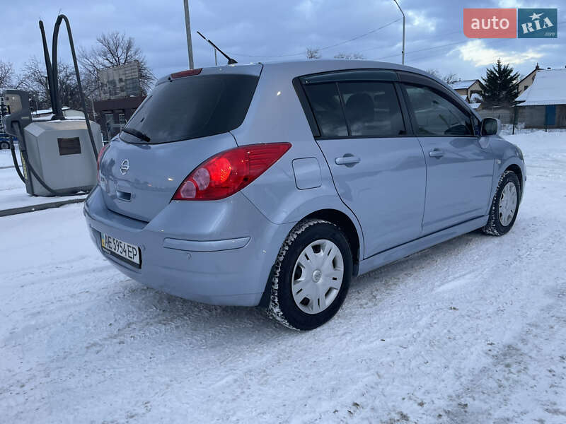 Хетчбек Nissan TIIDA 2011 в Дніпрі