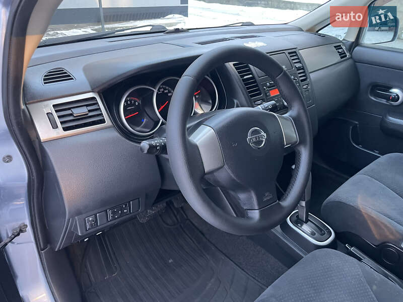 Хетчбек Nissan TIIDA 2011 в Дніпрі