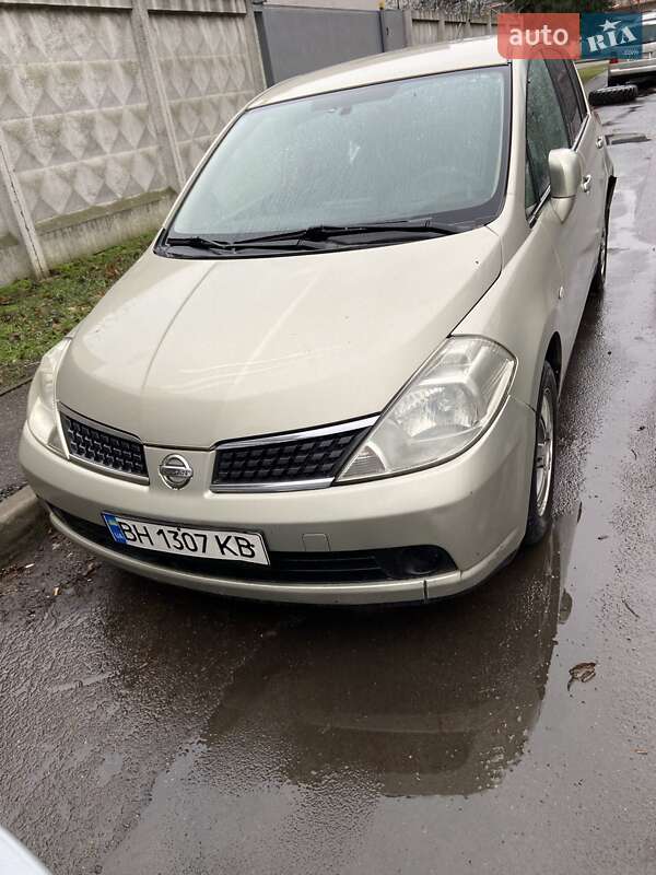 Nissan TIIDA 2008