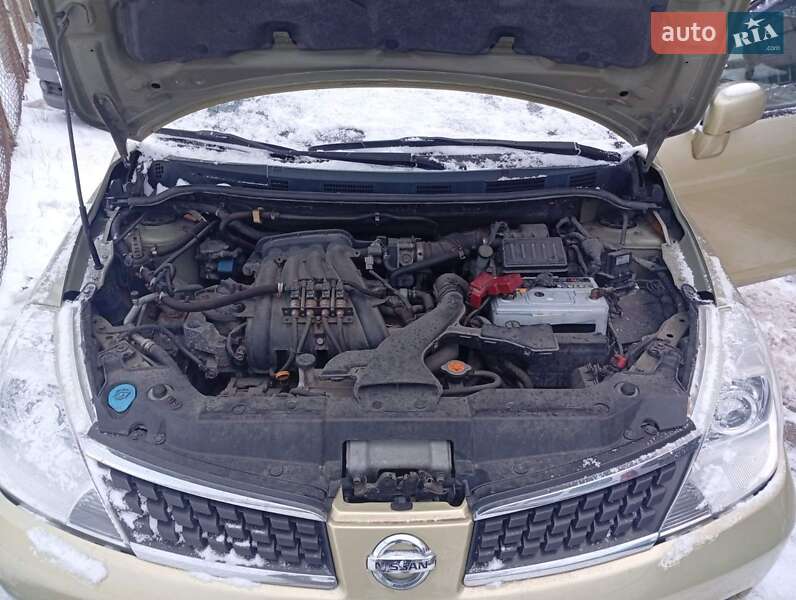 Хэтчбек Nissan TIIDA 2008 в Киеве