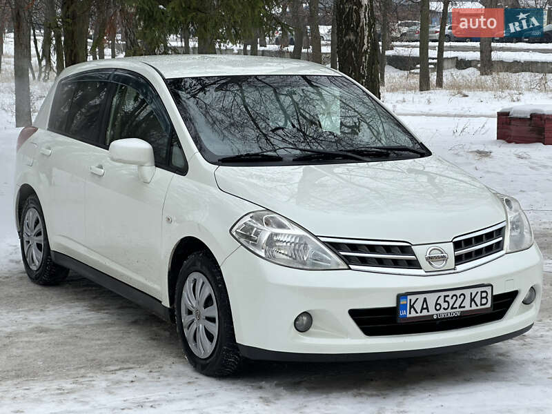 Nissan TIIDA 2010