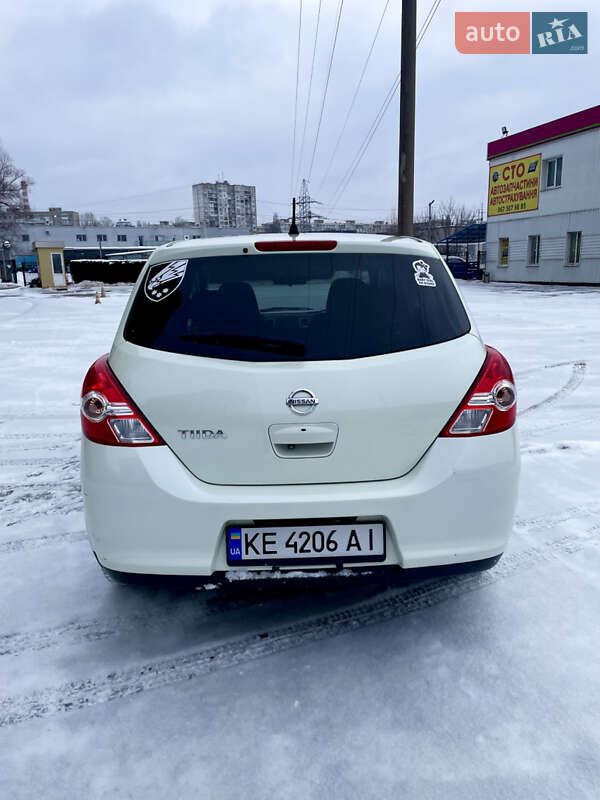 Хэтчбек Nissan TIIDA 2012 в Киеве