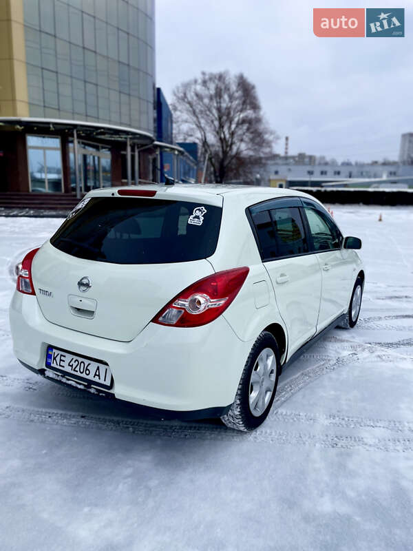Хэтчбек Nissan TIIDA 2012 в Киеве