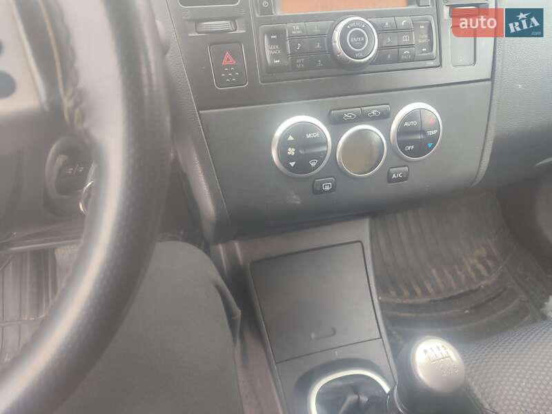 Хэтчбек Nissan TIIDA 2008 в Кропивницком