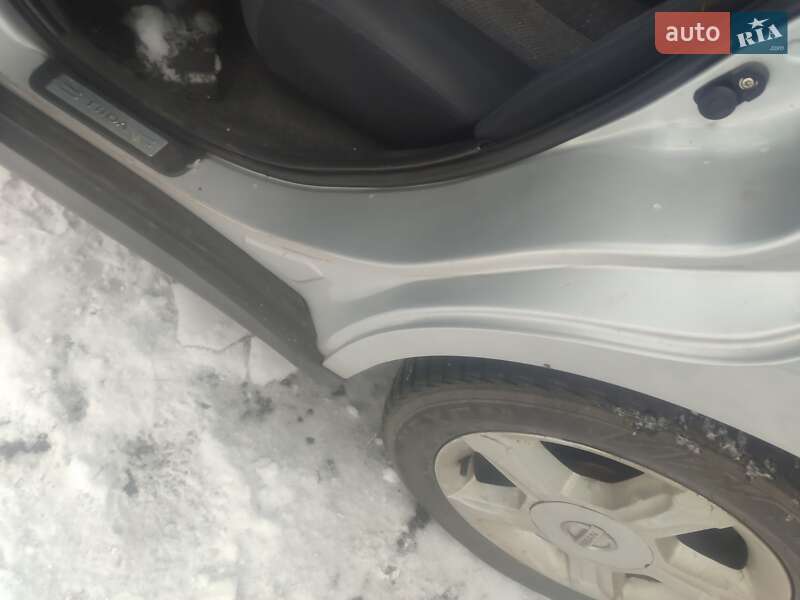 Хэтчбек Nissan TIIDA 2008 в Кропивницком