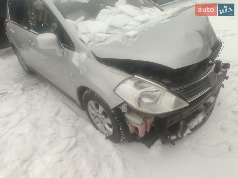 Хэтчбек Nissan TIIDA 2008 в Кропивницком