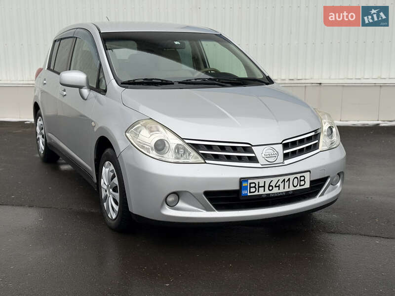 Nissan TIIDA 2010