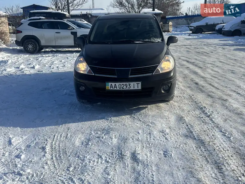 Nissan TIIDA 2010
