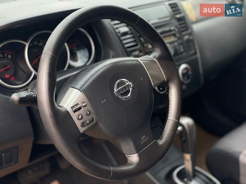 Хэтчбек Nissan TIIDA 2008 в Днепре