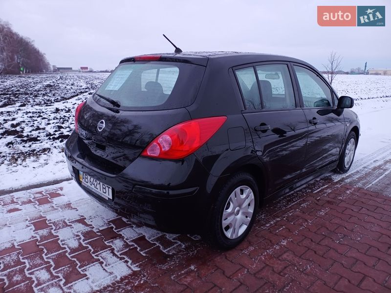 Хэтчбек Nissan TIIDA 2012 в Липовце