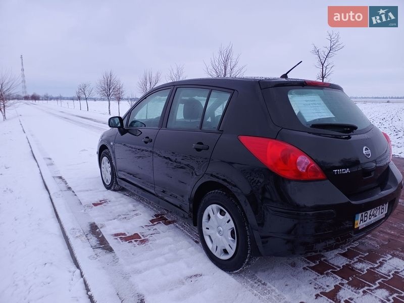 Хэтчбек Nissan TIIDA 2012 в Липовце