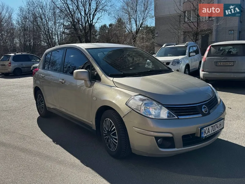 Nissan TIIDA 2009