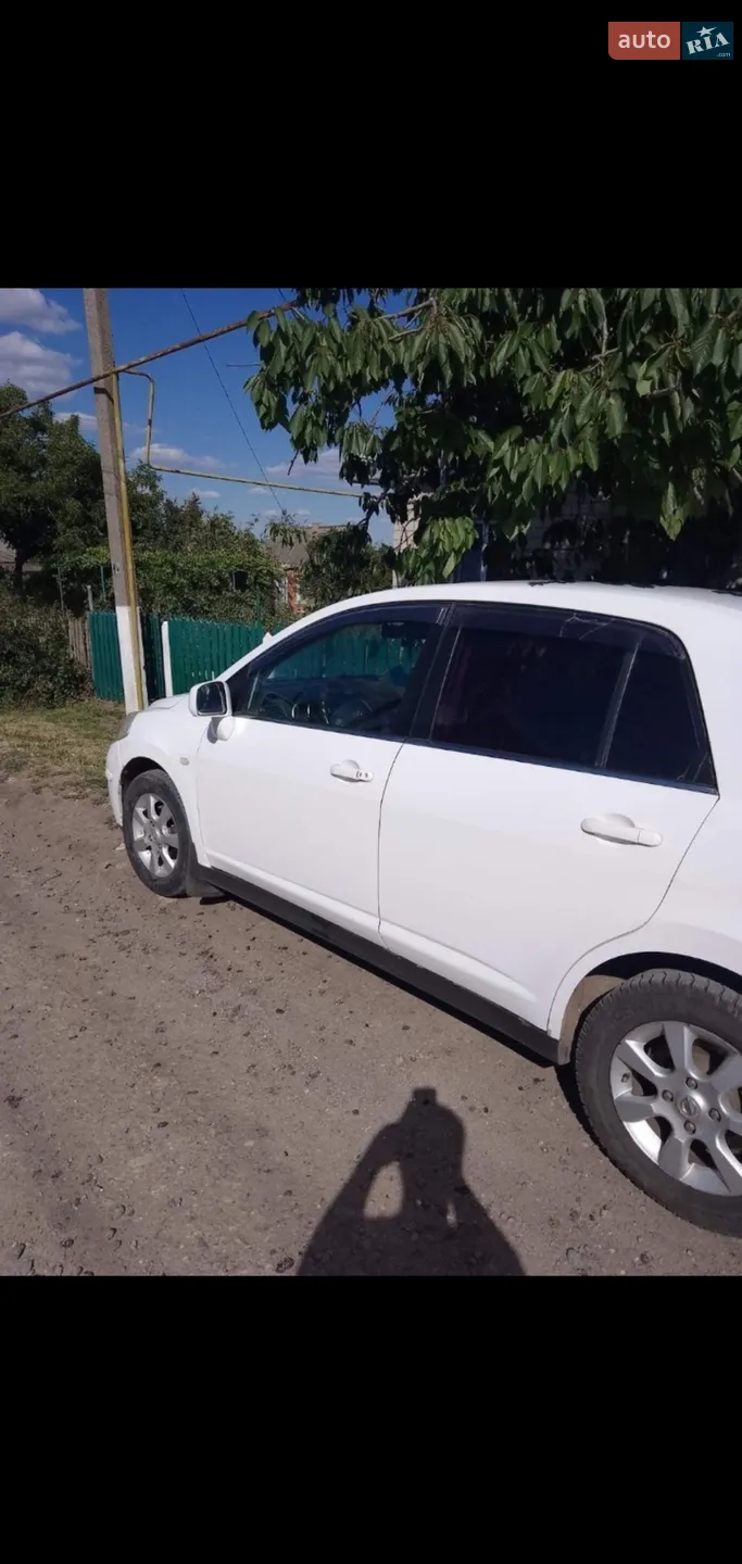 Nissan TIIDA 2008