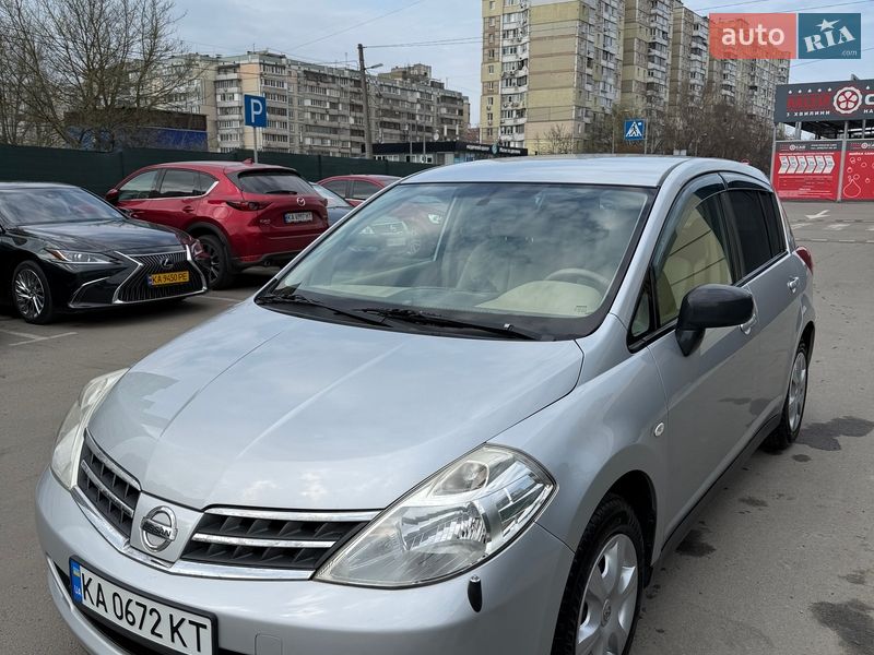 Хэтчбек Nissan TIIDA 2012 в Киеве