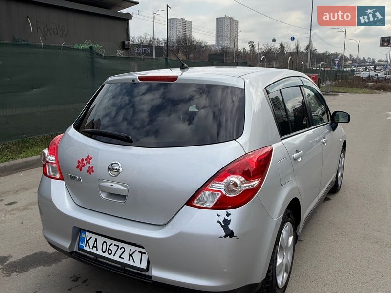 Хэтчбек Nissan TIIDA 2012 в Киеве