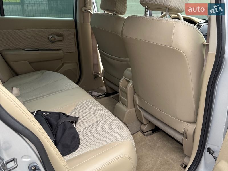 Хэтчбек Nissan TIIDA 2012 в Киеве