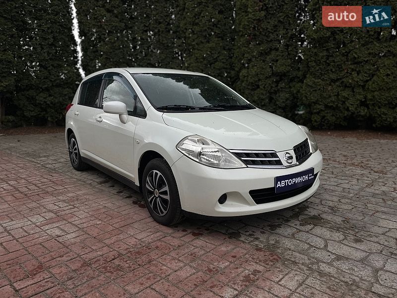 Nissan TIIDA 2012