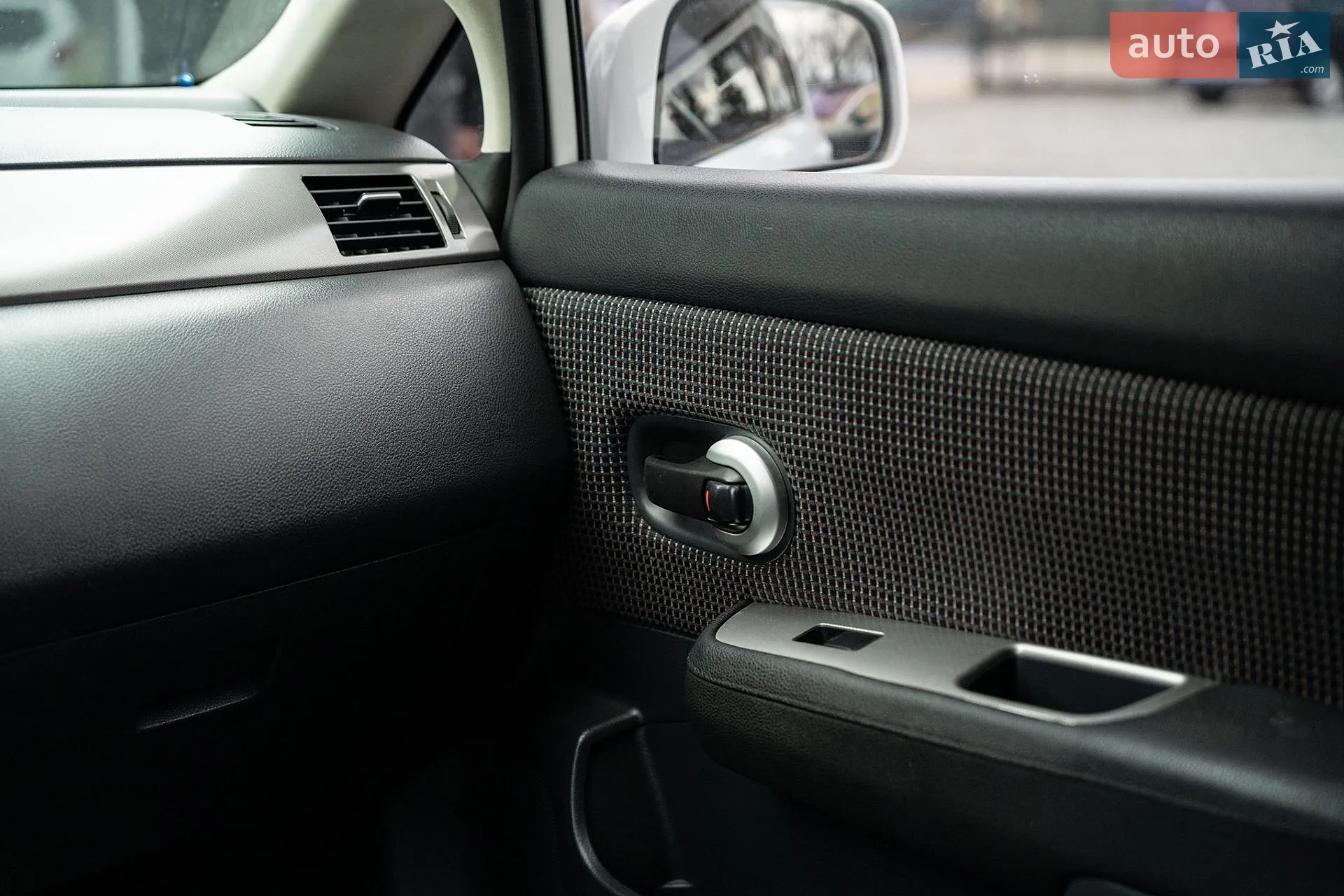 2010 Nissan Tiida - мініатюра 27