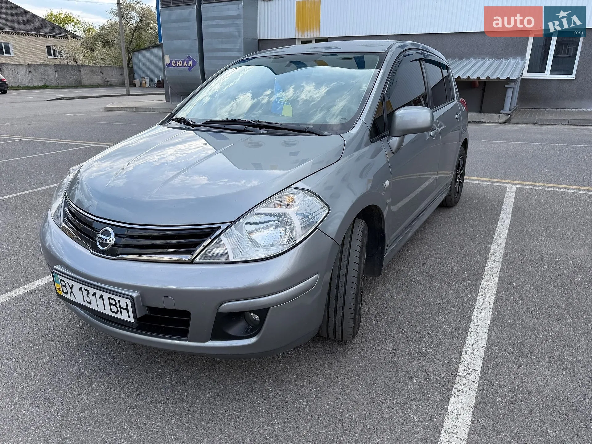 2011 Nissan Tiida - мініатюра 2