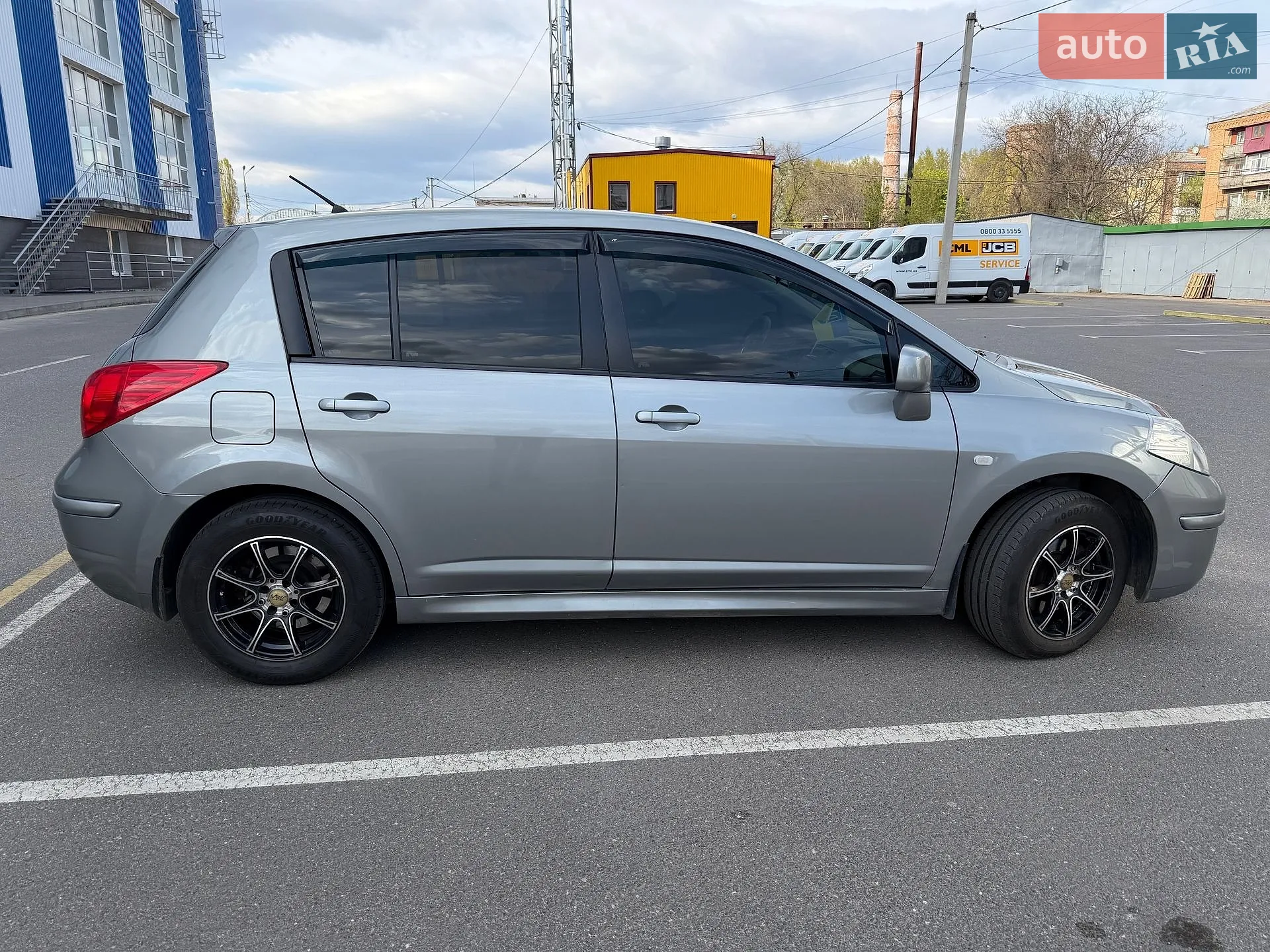 2011 Nissan Tiida - мініатюра 3