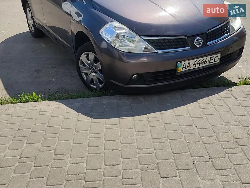 Nissan TIIDA 2008