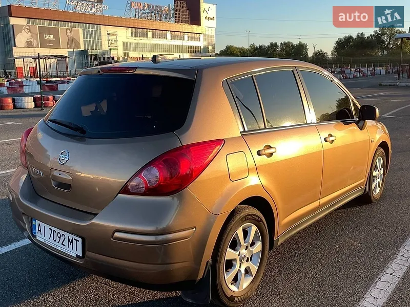 Nissan TIIDA 2008