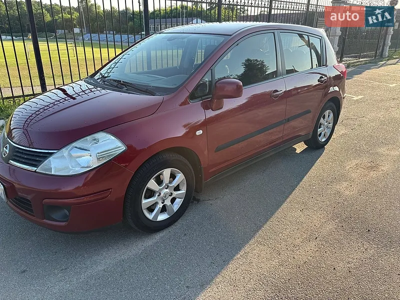 Nissan TIIDA