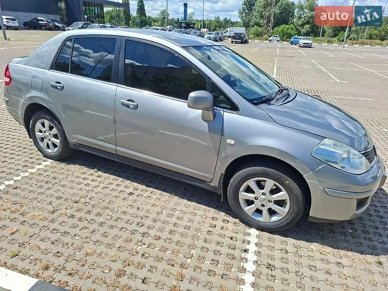 Nissan TIIDA