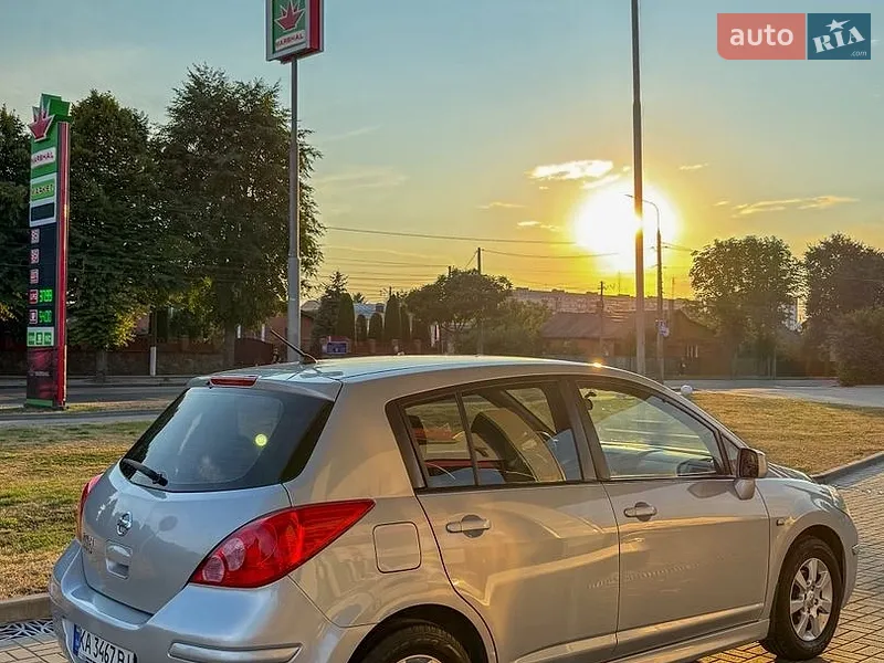 Nissan TIIDA 2012