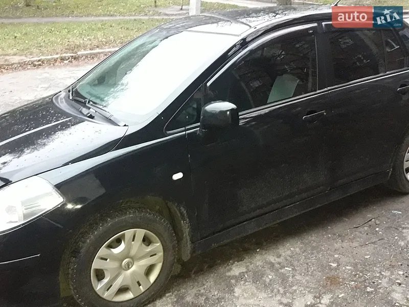 Nissan TIIDA 2010
