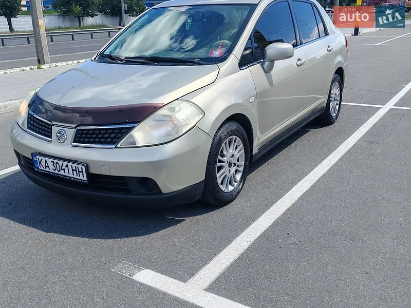 Nissan TIIDA 2008