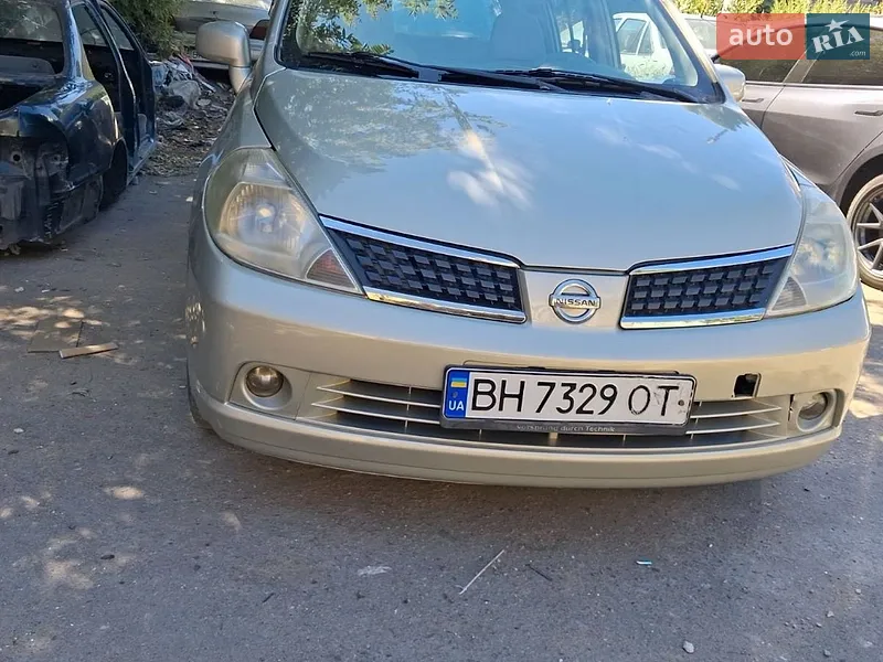 Nissan TIIDA