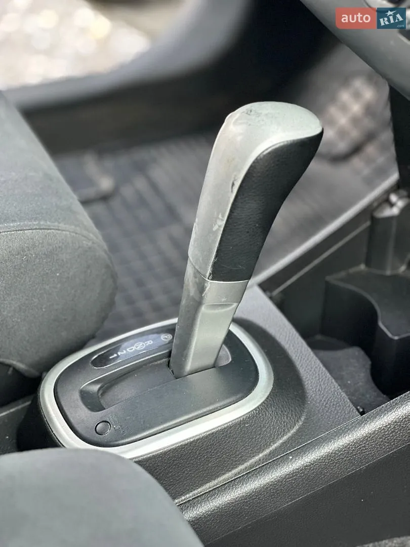 2010 Nissan Tiida - мініатюра 10