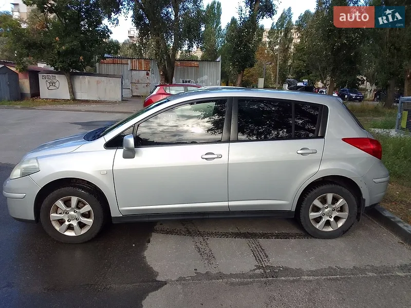 Nissan TIIDA