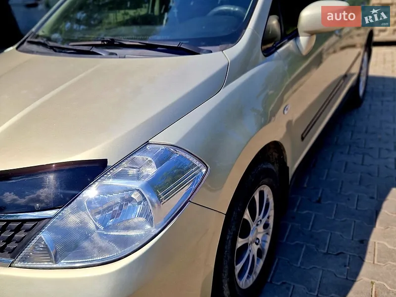 Nissan TIIDA