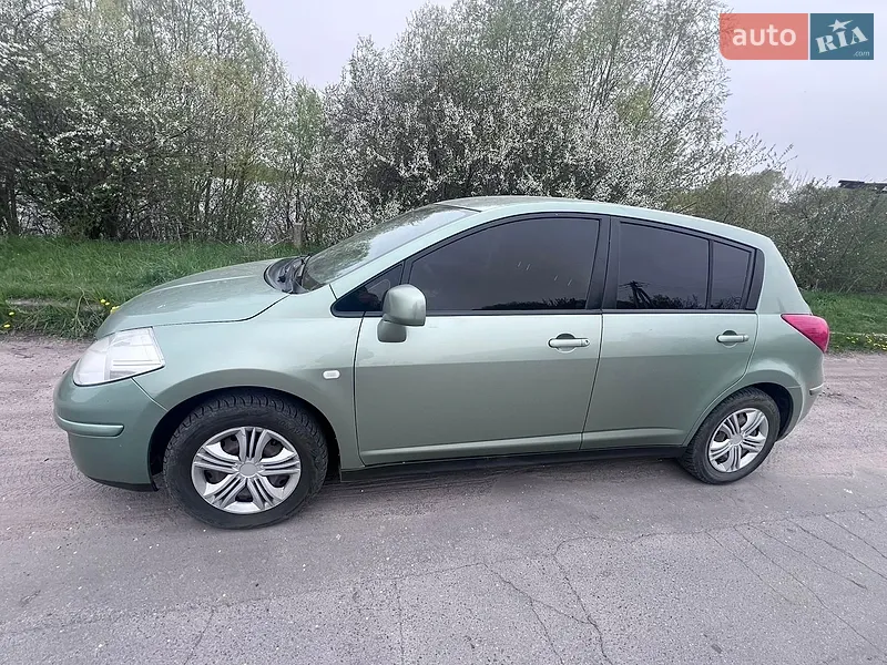 Nissan TIIDA