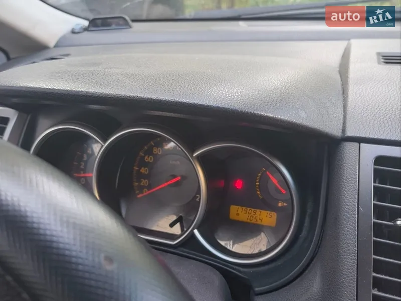 Nissan TIIDA 2007