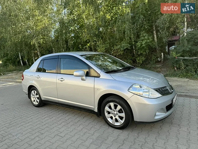Nissan TIIDA 2010