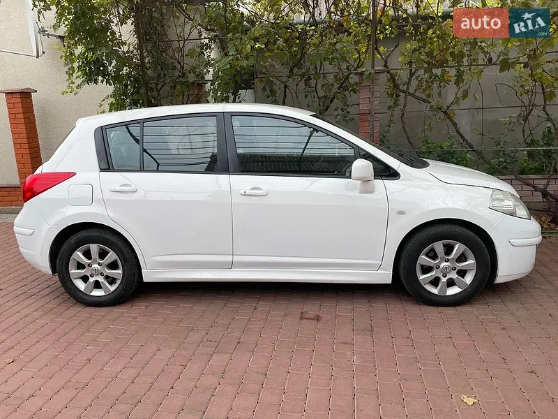 Nissan TIIDA