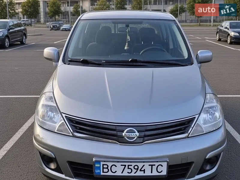 Nissan TIIDA 2012