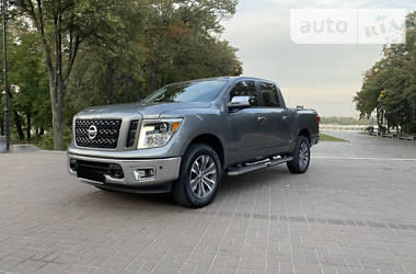 Nissan Titan 2018