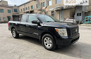 Пикап Nissan Titan 2017 в 