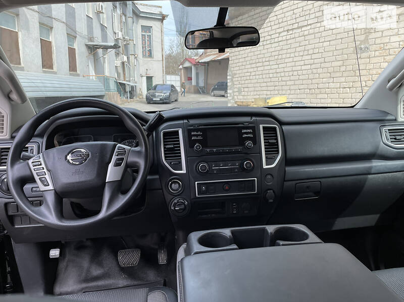 Пикап Nissan Titan 2017 в 
