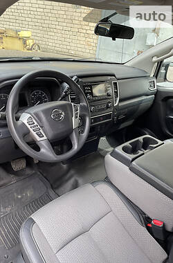 Пикап Nissan Titan 2017 в 