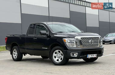 Вантажний фургон Nissan Titan 2017 в Івано-Франківську