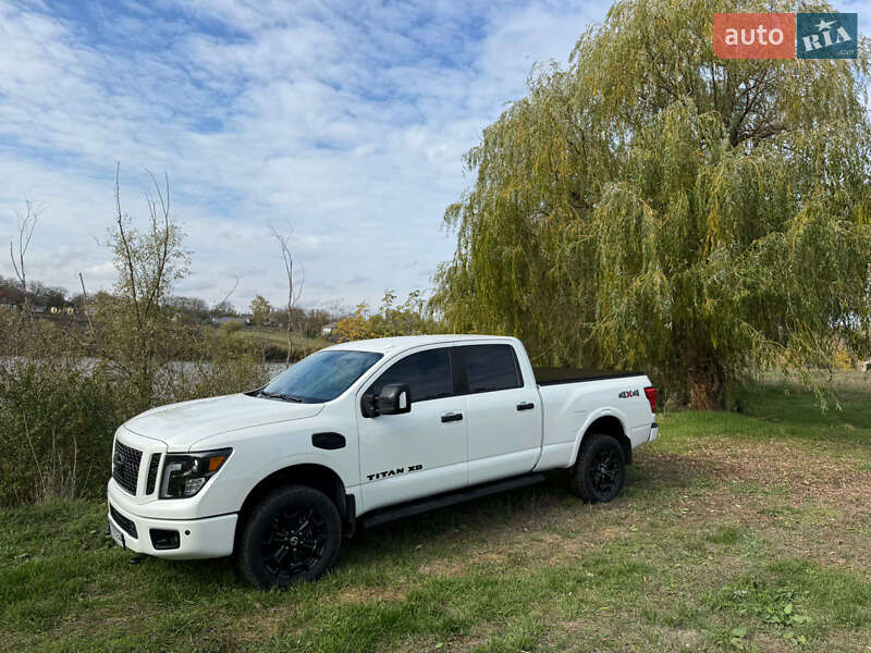 Грузовой фургон Nissan Titan 2018 в Киеве