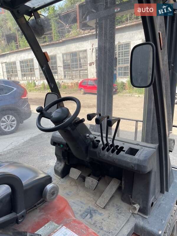 Вилочный погрузчик Nissan UD 2005 в Львове