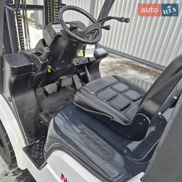 Вилочный погрузчик Nissan UGD 2012 в Пустомытах